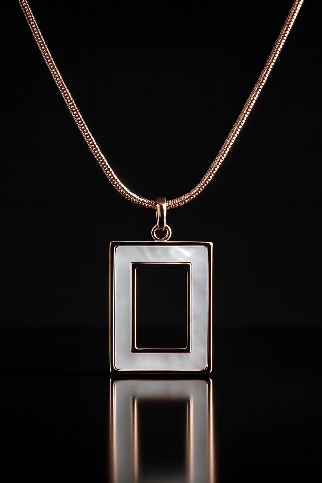 Aurora Frame – Rose Gold-Plated Mother of Pearl Neckpiece